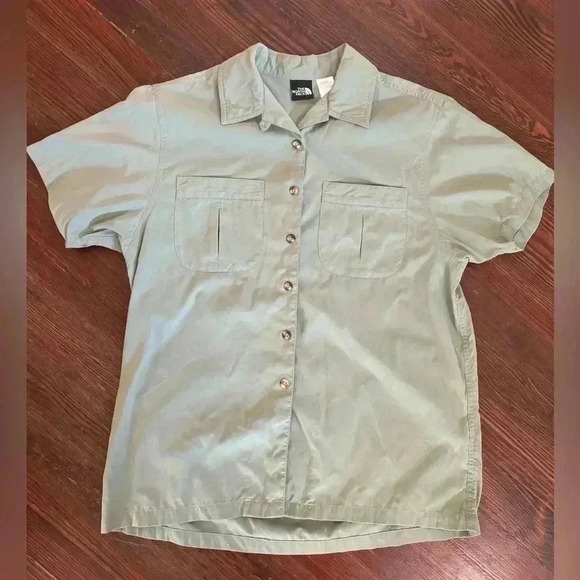 The North Face Women’s Light Green Button Down Short Sleeve Blouse Sz Medium - Picture 1 of 6